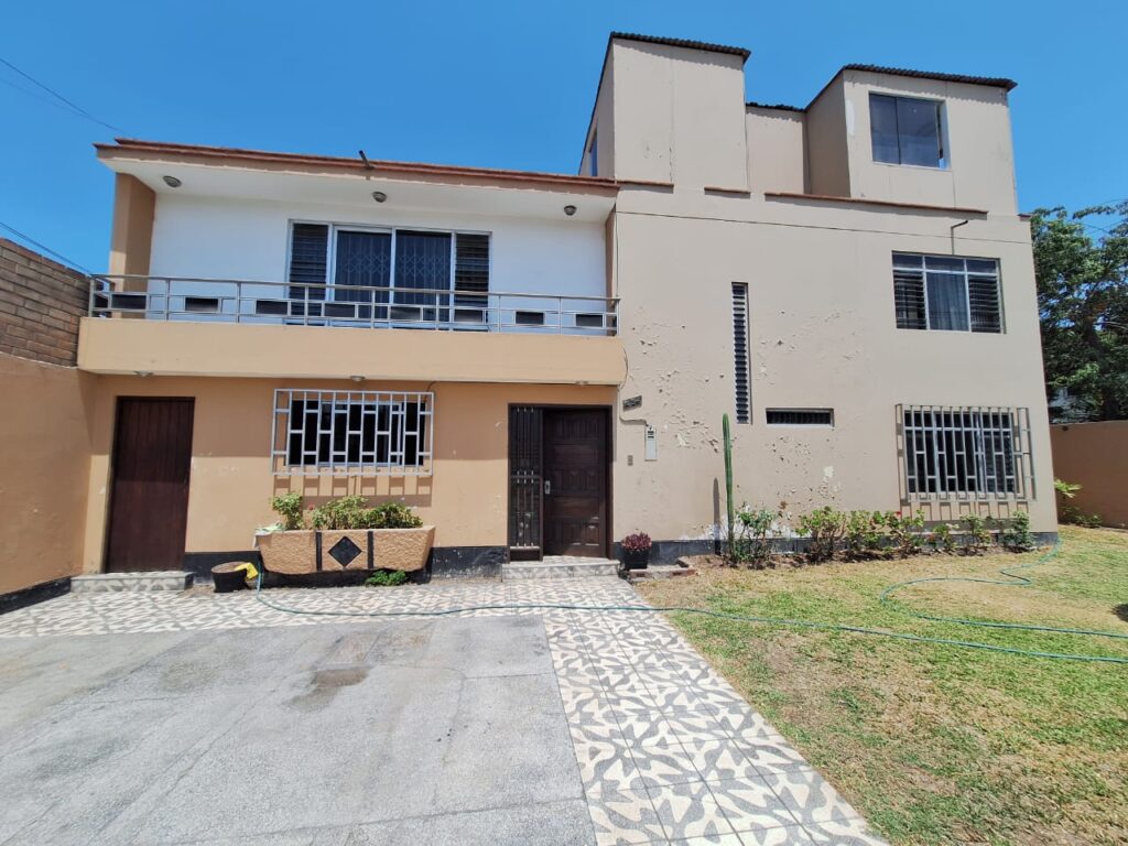 Venta de Casa En San Borja, Lima – US$ 370,000 – Calle Beta mz c-7 lt 34