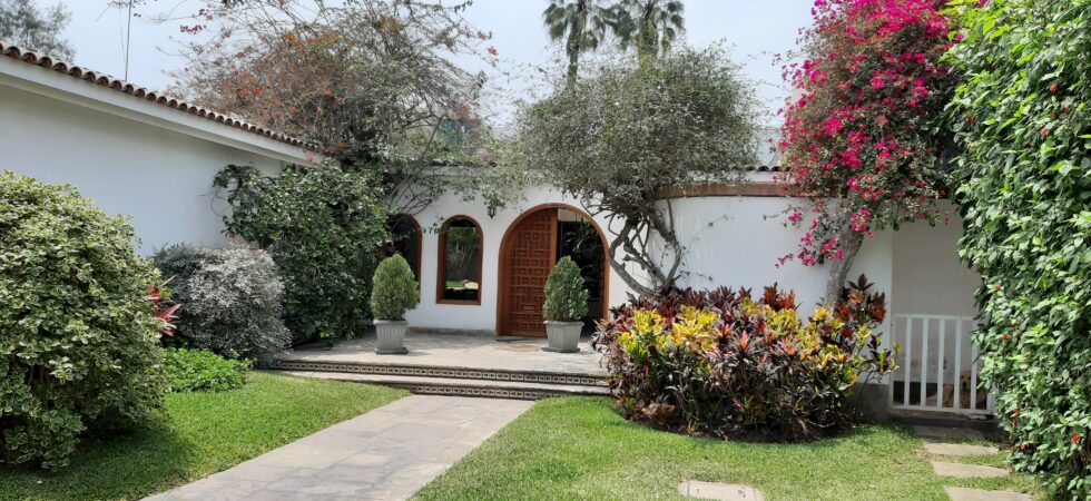 Venta de Casa En Santiago De Surco, Lima – US$ 2,250,000 –