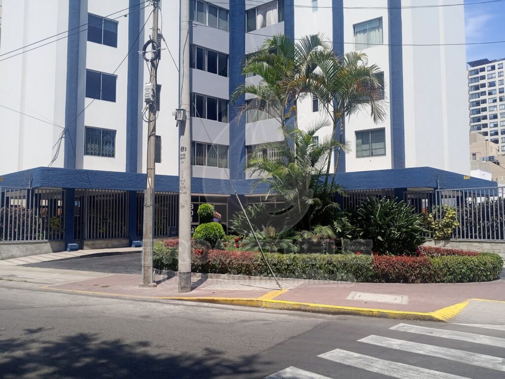 Venta de Departamento En Miraflores, Lima – US$ 180,000 – Av. 28 de Julio – Miraflores
