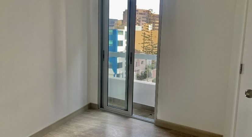 Alquiler de Oficina En Miraflores, Lima – US$ 400 – Avenida Reducto 825 miraflores
