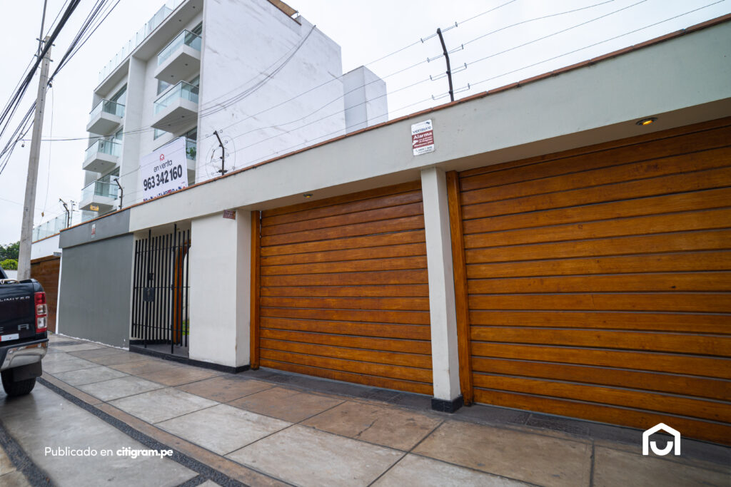 Venta de Casa En Miraflores, Lima – US$ 1,100,000 –
