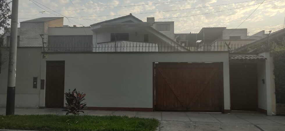 Venta de Casa En Santiago De Surco, Lima – US$ 450,000 –