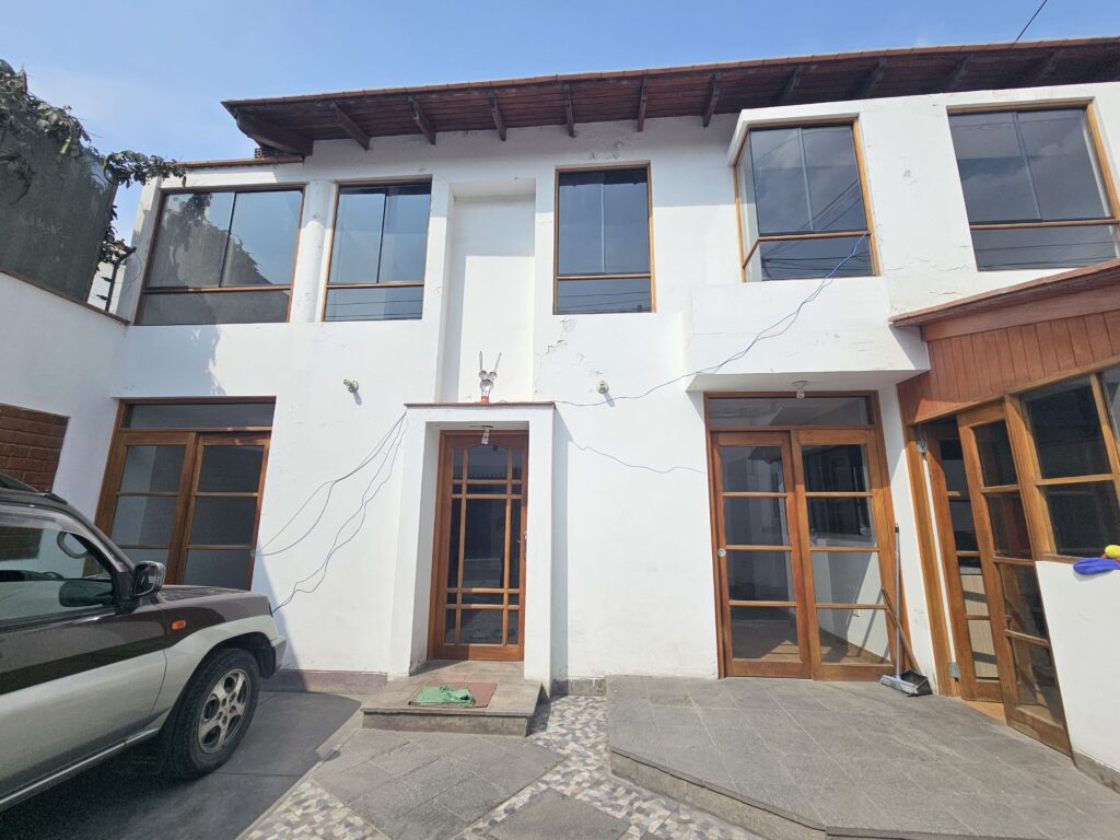 Venta de Casa En La Molina, Lima – US$ 215,000 – calle miami 100 la molina