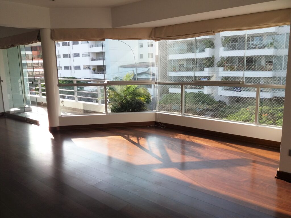 Venta de Departamento En San Isidro, Lima – US$ 366,000 – Oportunidad moderno dpto. cerca al Country