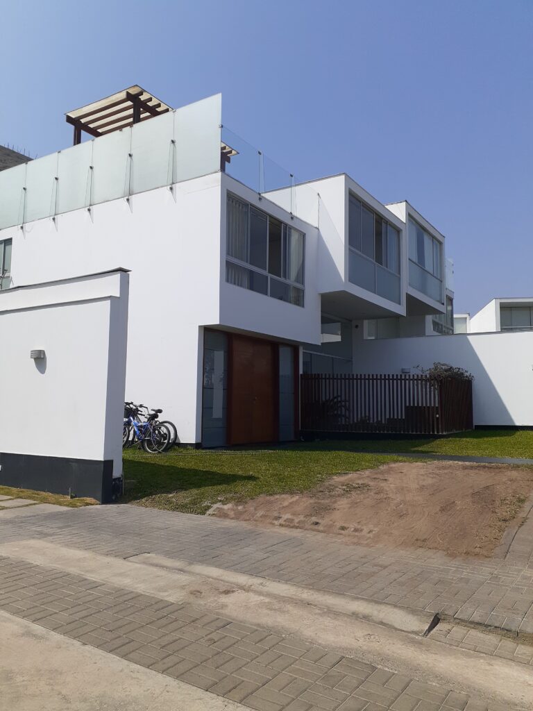Venta de Casa En La Molina, Lima – US$ 585,000 – Acapulco