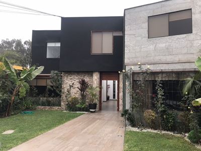 Venta de Casa En La Molina, Lima – US$ 1,100,000 – Jirón José Antonio 131, La Molina