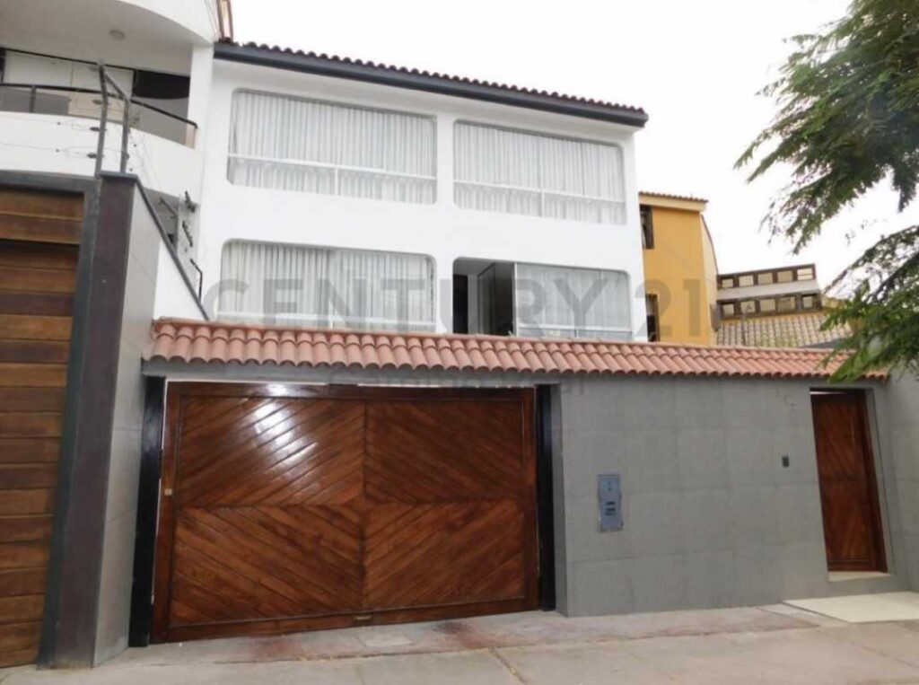 Venta de Casa En La Molina, Lima – US$ 385,000 – Las Lomas De La Molina Vieja