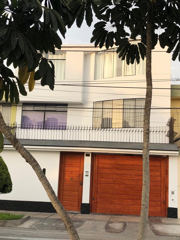 Venta de Casa En San Miguel, Lima – US$ 450,000 –