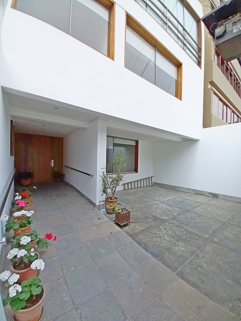 Venta de Casa En San Isidro, Lima – US$ 605,000 – Calle Augusto Bolognesi
