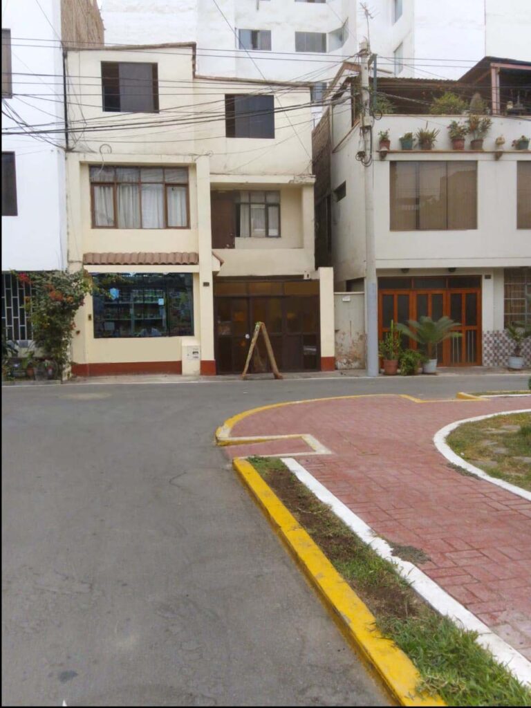 Venta de Casa En San Miguel, Lima – US$ 195,000 –