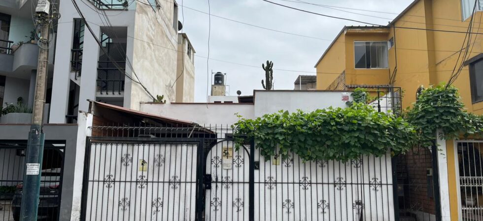 Venta de Casa En Santiago De Surco, Lima – US$ 330,000 – calle Barlovento