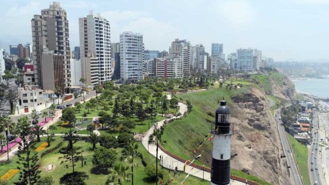 Miraflores: El Corazón Turístico y Cultural de Lima Miraflores: El Corazón Turístico y Cultural de Lima